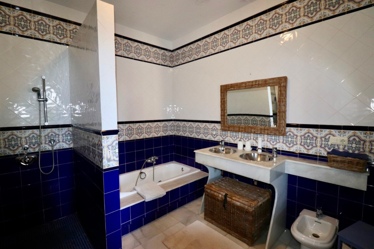 Se vende Villa - Chalet de 6 dormitorios en Costa Blanca, Alicante, España
