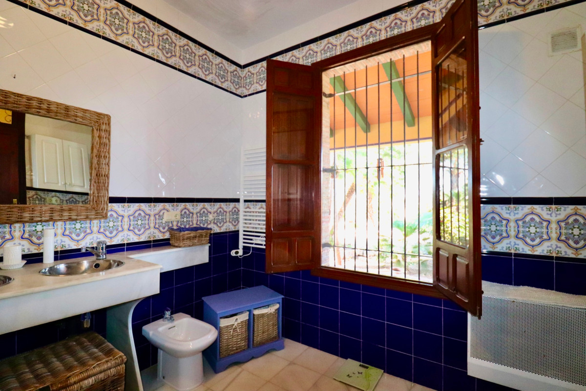 Se vende Villa - Chalet de 6 dormitorios en Costa Blanca, Alicante, España