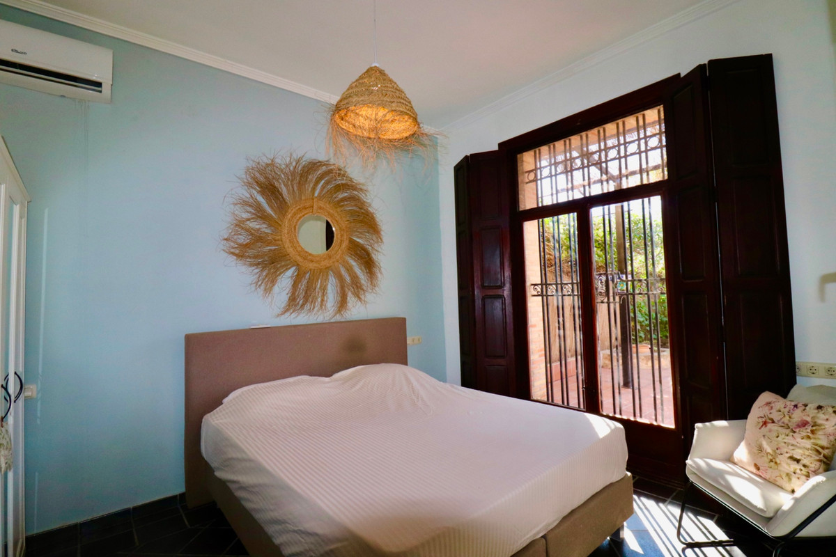 Se vende Villa - Chalet de 6 dormitorios en Costa Blanca, Alicante, España
