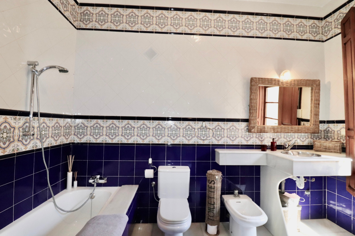 Se vende Villa - Chalet de 6 dormitorios en Costa Blanca, Alicante, España