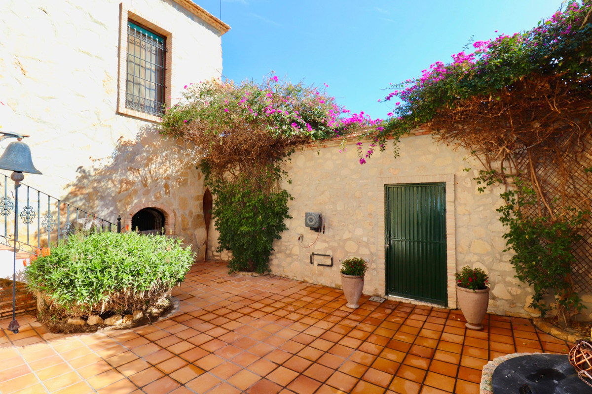 Se vende Villa - Chalet de 6 dormitorios en Costa Blanca, Alicante, España