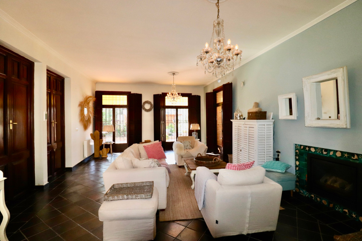 Se vende Villa - Chalet de 6 dormitorios en Costa Blanca, Alicante, España