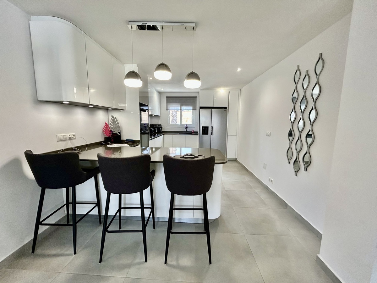 6 Bed Townhouse for sale in Cabo Roig Costa Blanca, Alicante, Spain