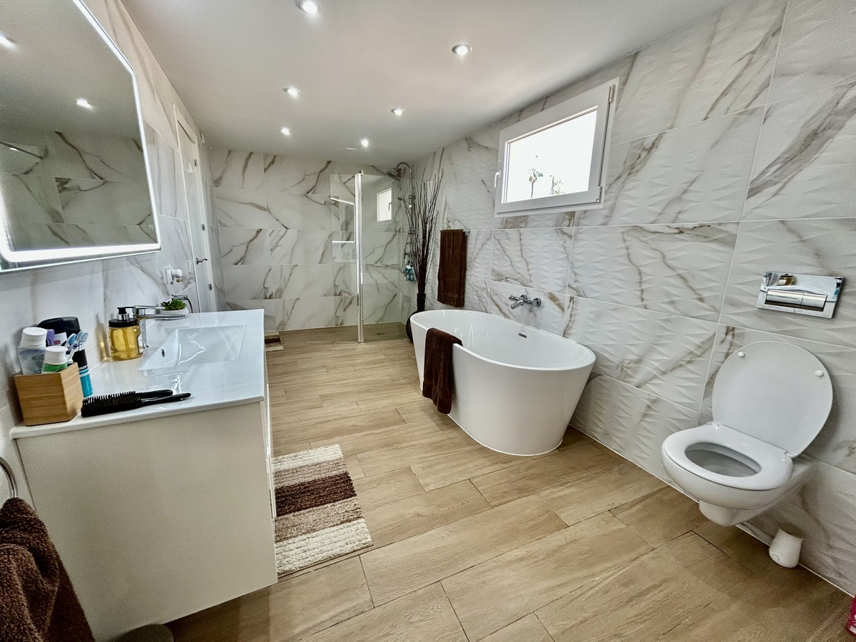 6 Bed Townhouse for sale in Cabo Roig Costa Blanca, Alicante, Spain