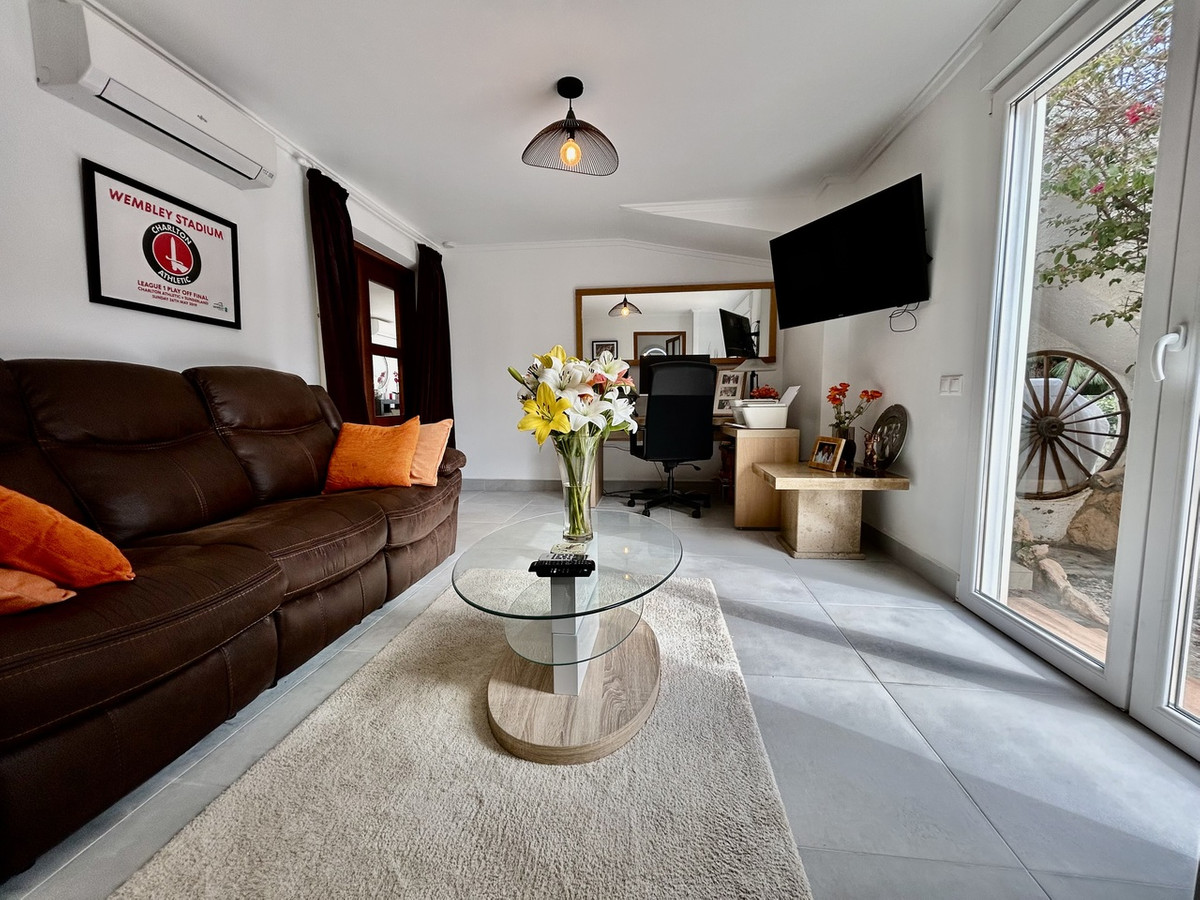 6 Bed Townhouse for sale in Cabo Roig Costa Blanca, Alicante, Spain