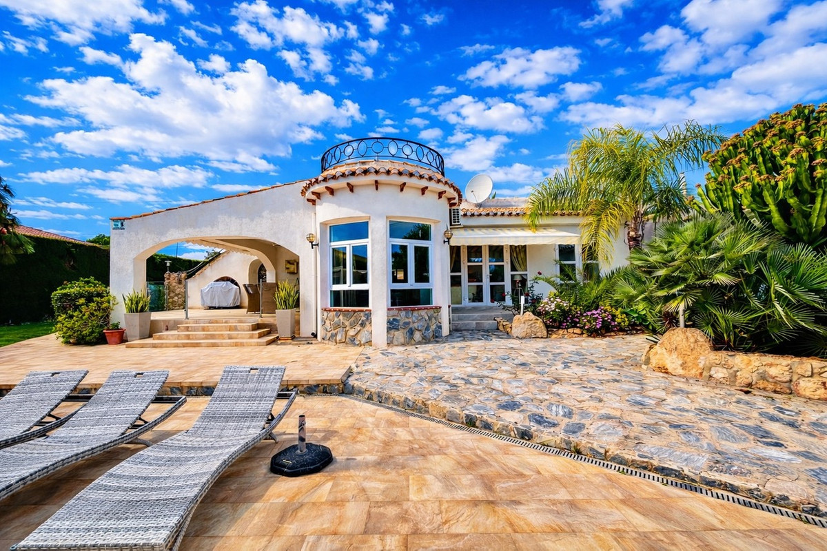 6 Bed Townhouse for sale in Cabo Roig Costa Blanca, Alicante, Spain