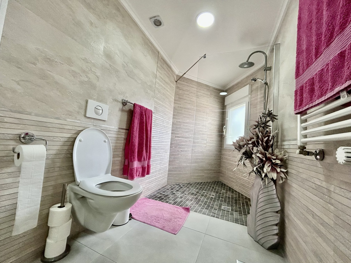 6 Bed Townhouse for sale in Cabo Roig Costa Blanca, Alicante, Spain
