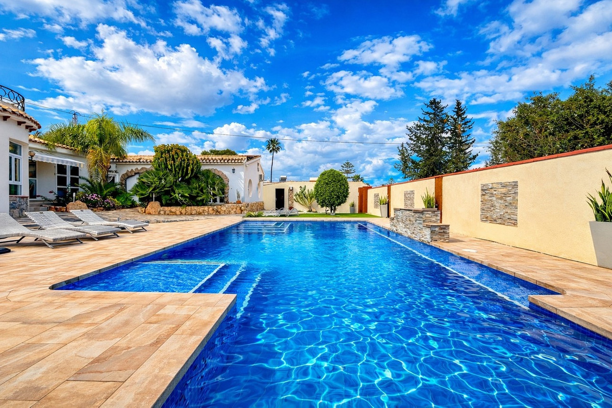 6 Bed Townhouse for sale in Cabo Roig Costa Blanca, Alicante, Spain