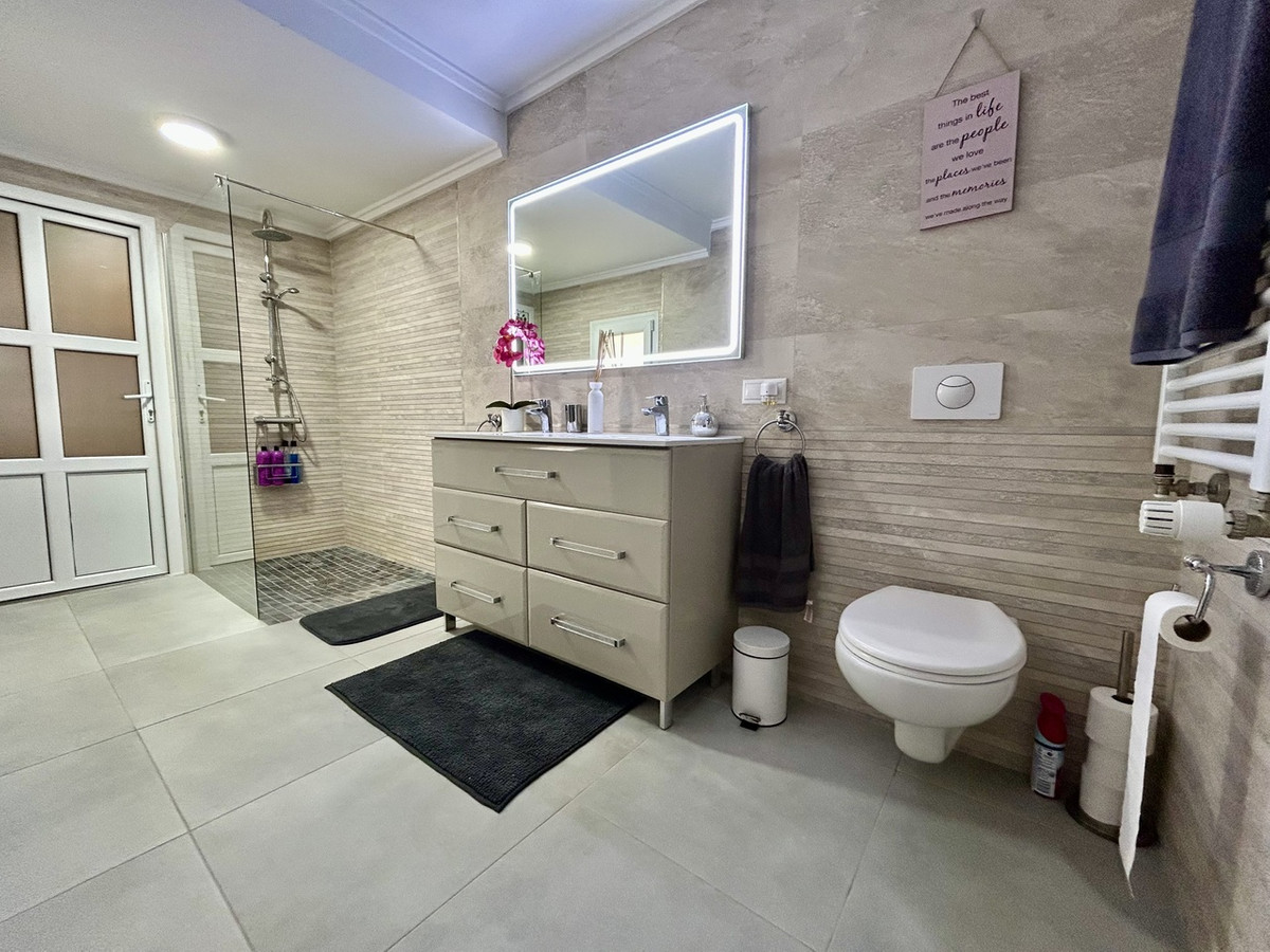 6 Bed Townhouse for sale in Cabo Roig Costa Blanca, Alicante, Spain