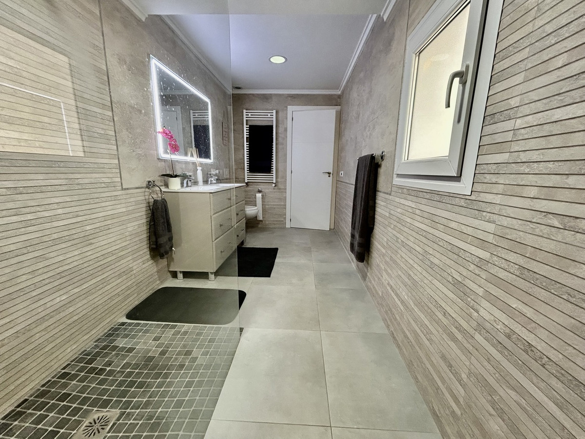 6 Bed Townhouse for sale in Cabo Roig Costa Blanca, Alicante, Spain