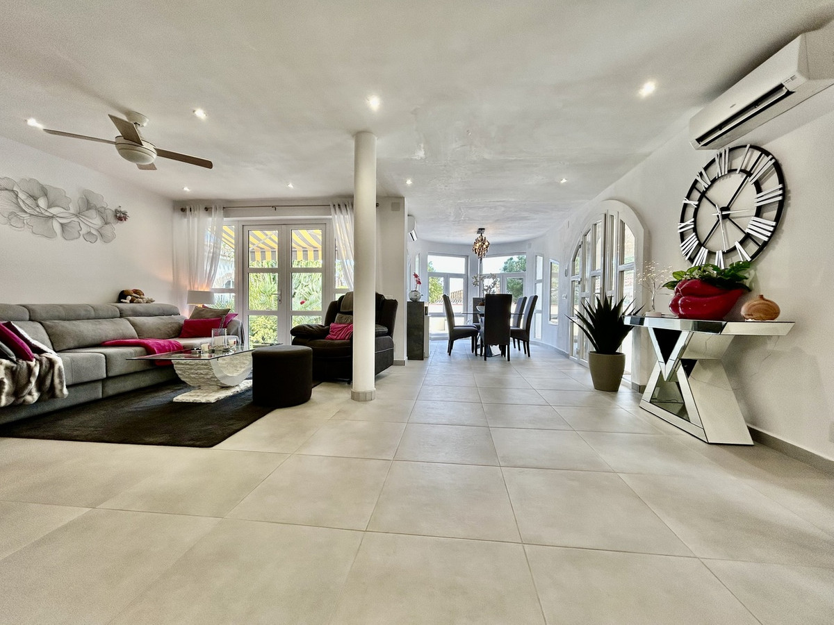 6 Bed Townhouse for sale in Cabo Roig Costa Blanca, Alicante, Spain