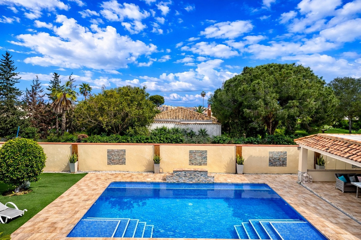 6 Bed Townhouse for sale in Cabo Roig Costa Blanca, Alicante, Spain