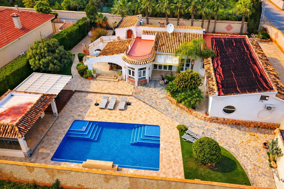 6 Bed Townhouse for sale in Cabo Roig Costa Blanca, Alicante, Spain