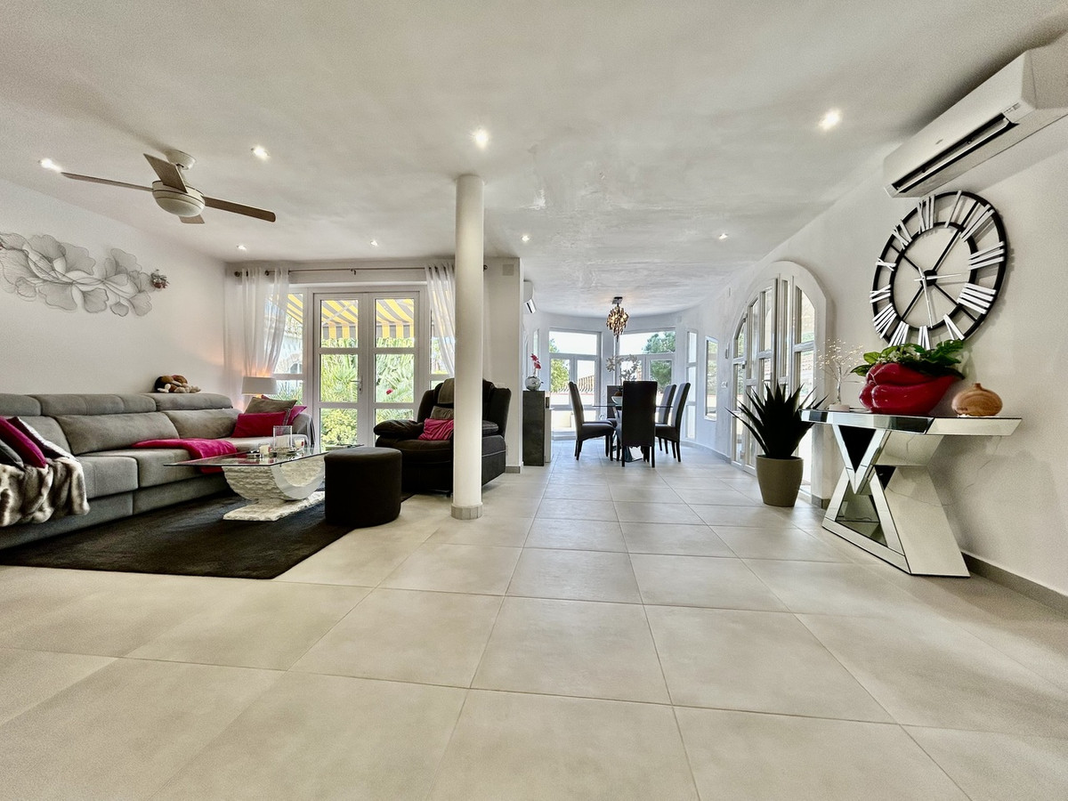 6 Bed Townhouse for sale in Cabo Roig Costa Blanca, Alicante, Spain