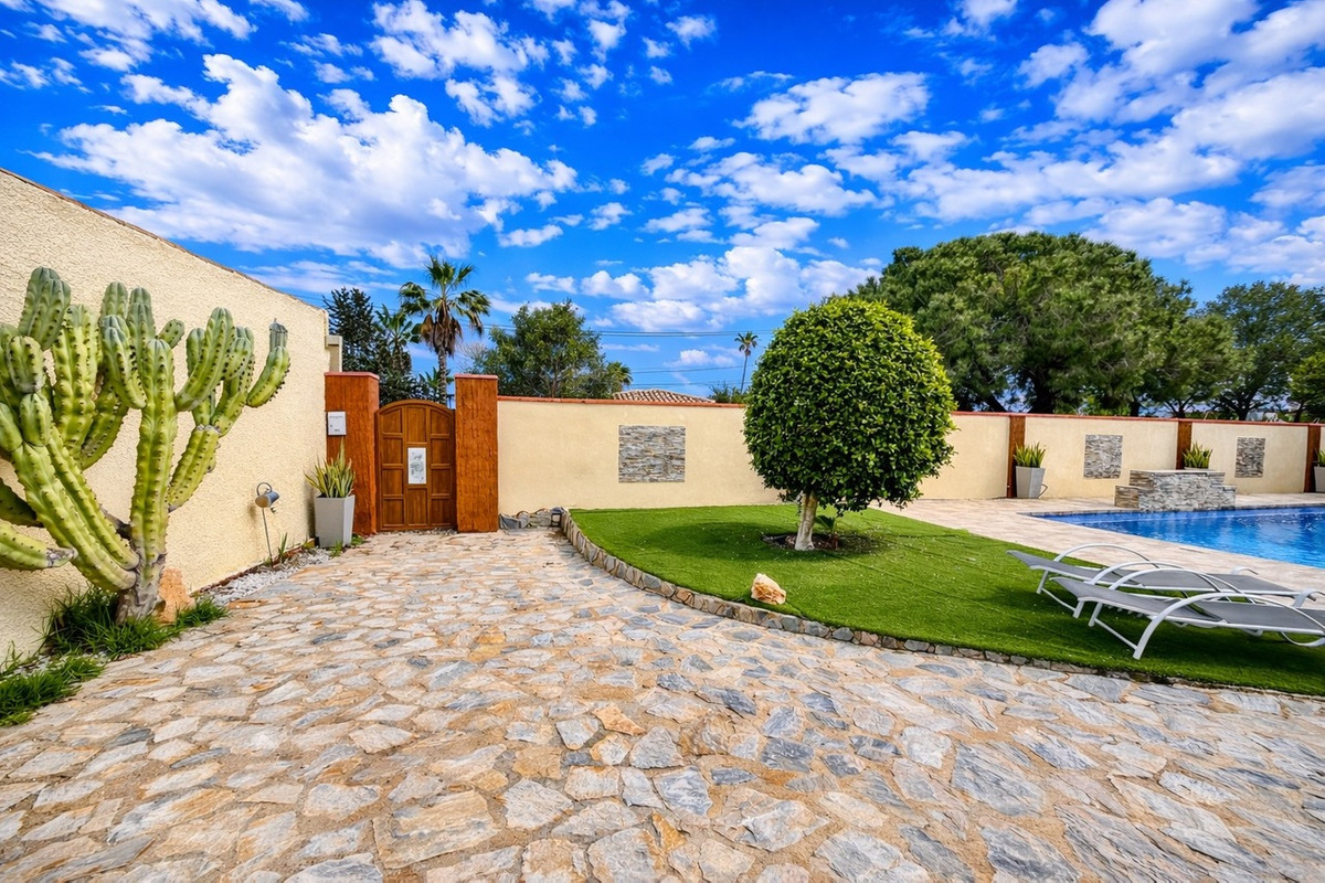 6 Bed Townhouse for sale in Cabo Roig Costa Blanca, Alicante, Spain