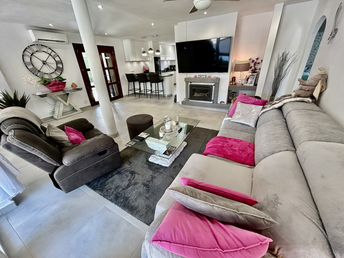 6 Bed Townhouse for sale in Cabo Roig Costa Blanca, Alicante, Spain