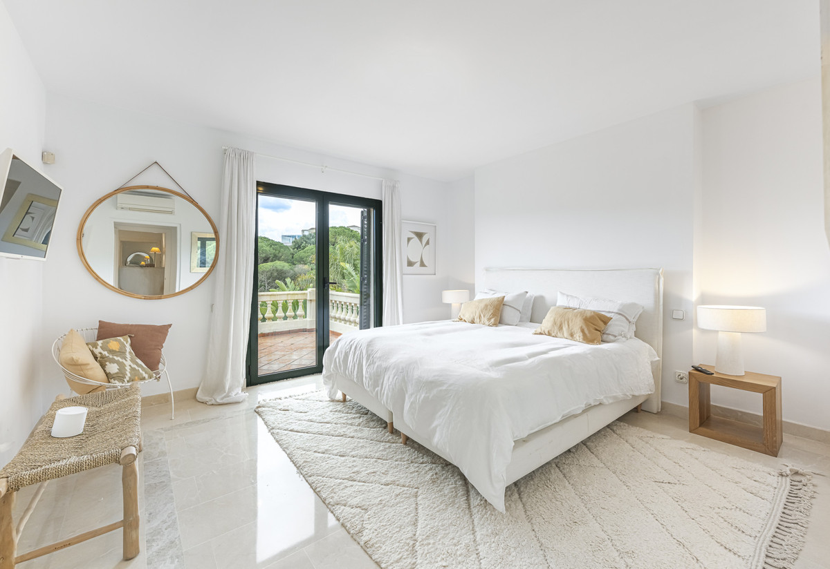Se vende Villa - Chalet de 4 dormitorios en Costa Del Sol, Cadiz, España
