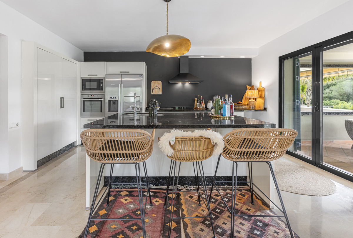 Se vende Villa - Chalet de 4 dormitorios en Costa Del Sol, Cadiz, España
