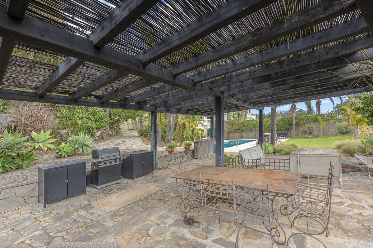 Se vende Villa - Chalet de 4 dormitorios en Costa Del Sol, Cadiz, España
