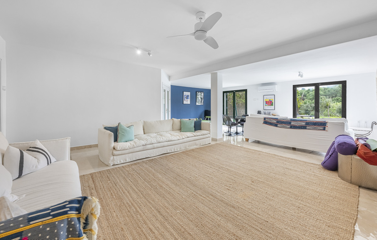 Se vende Villa - Chalet de 4 dormitorios en Costa Del Sol, Cadiz, España
