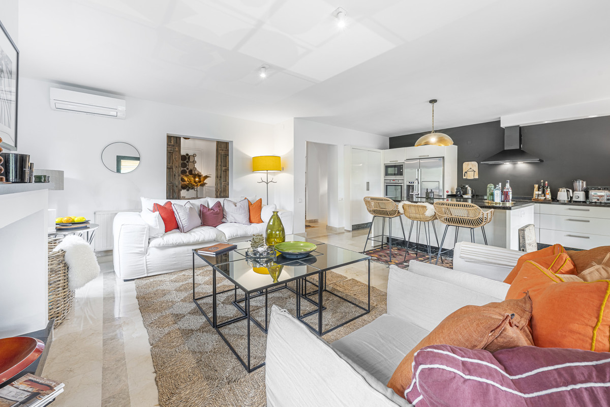 Se vende Villa - Chalet de 4 dormitorios en Costa Del Sol, Cadiz, España
