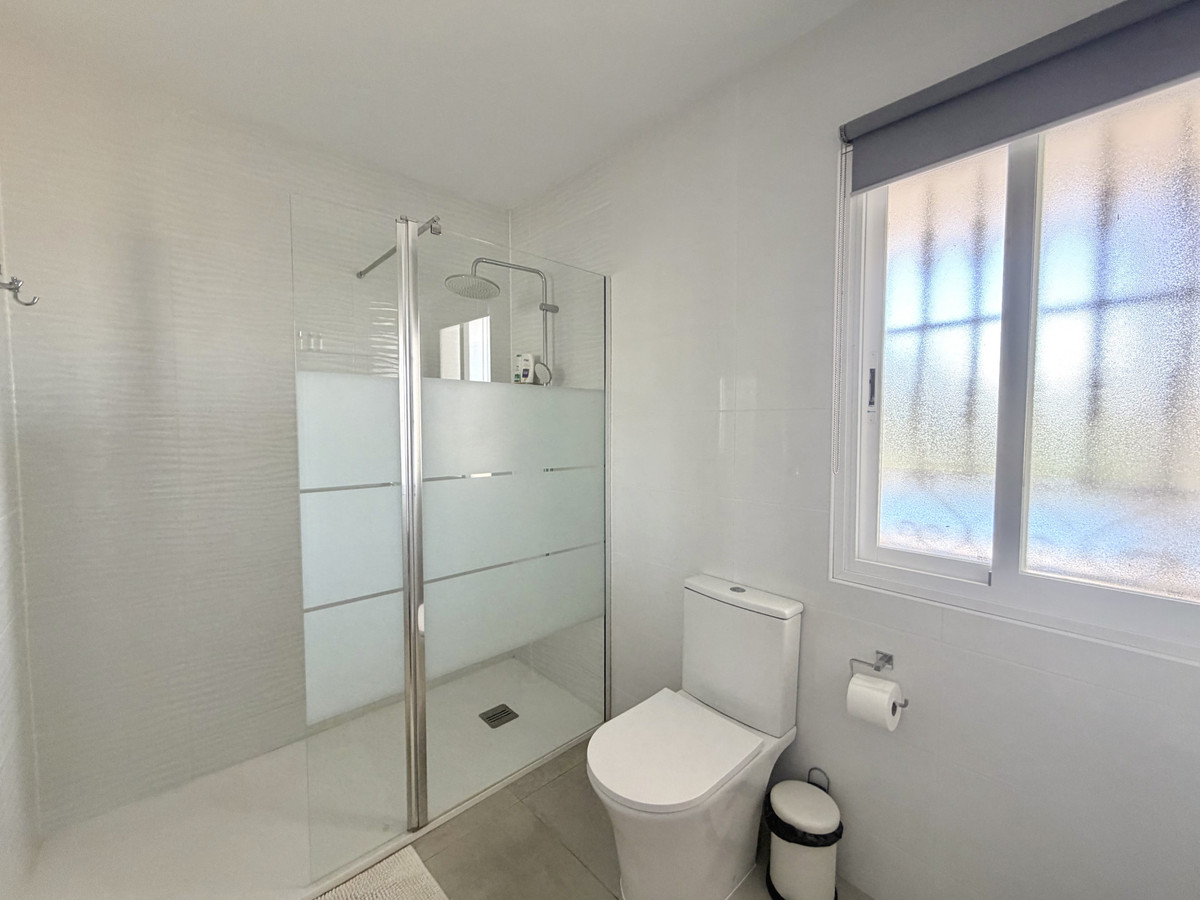 Se vende Villa - Chalet de 3 dormitorios en Costa Del Sol, Málaga, España