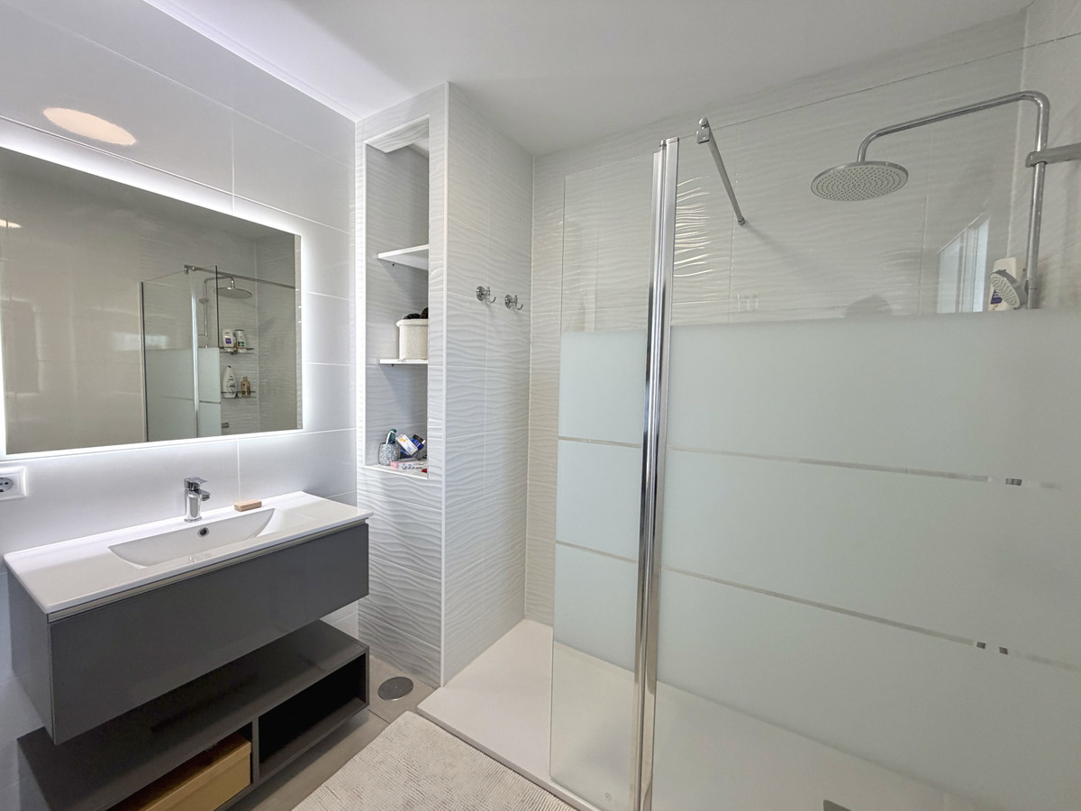 Se vende Villa - Chalet de 3 dormitorios en Costa Del Sol, Málaga, España