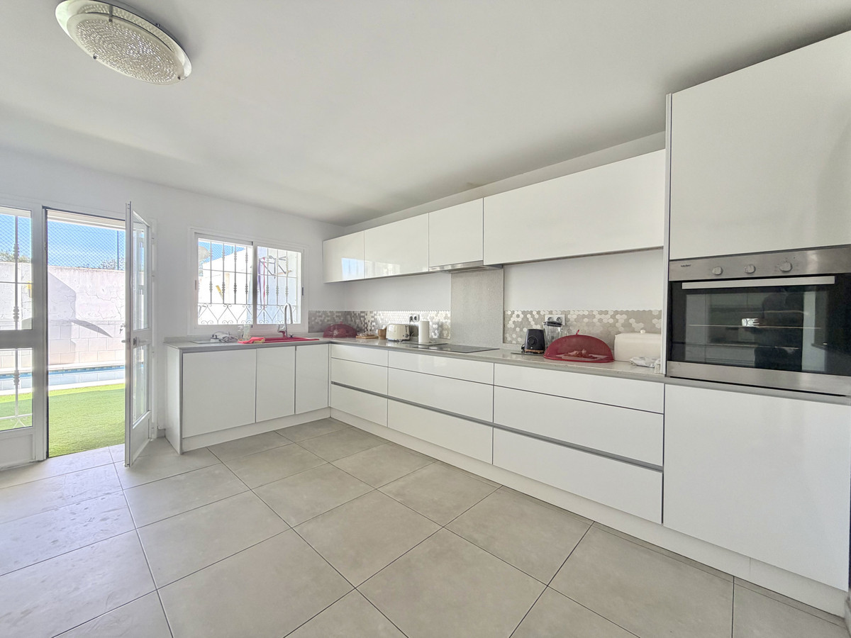 Se vende Villa - Chalet de 3 dormitorios en Costa Del Sol, Málaga, España