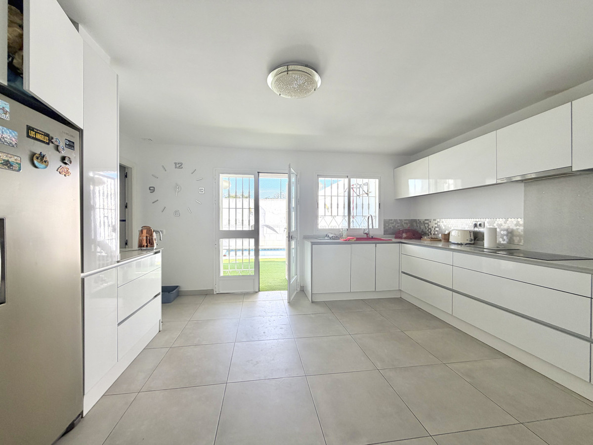 Se vende Villa - Chalet de 3 dormitorios en Costa Del Sol, Málaga, España