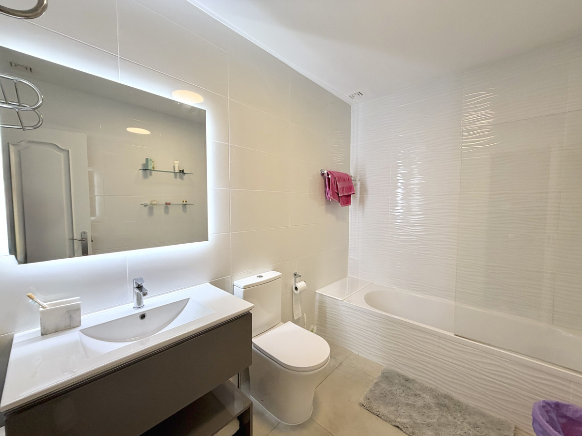 Se vende Villa - Chalet de 3 dormitorios en Costa Del Sol, Málaga, España