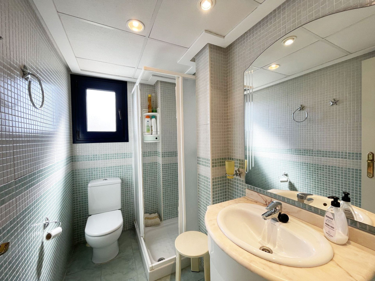 Se vende Apartamento Planta Media de 3 dormitorios en Costa Blanca, Alicante, España