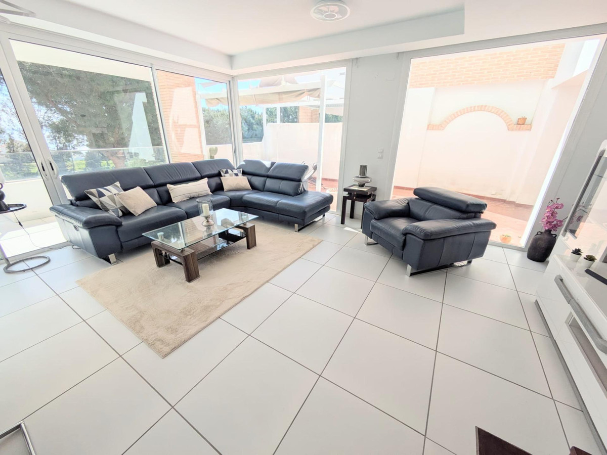 Se vende Villa - Chalet de 4 dormitorios en Costa Del Sol, Málaga, España