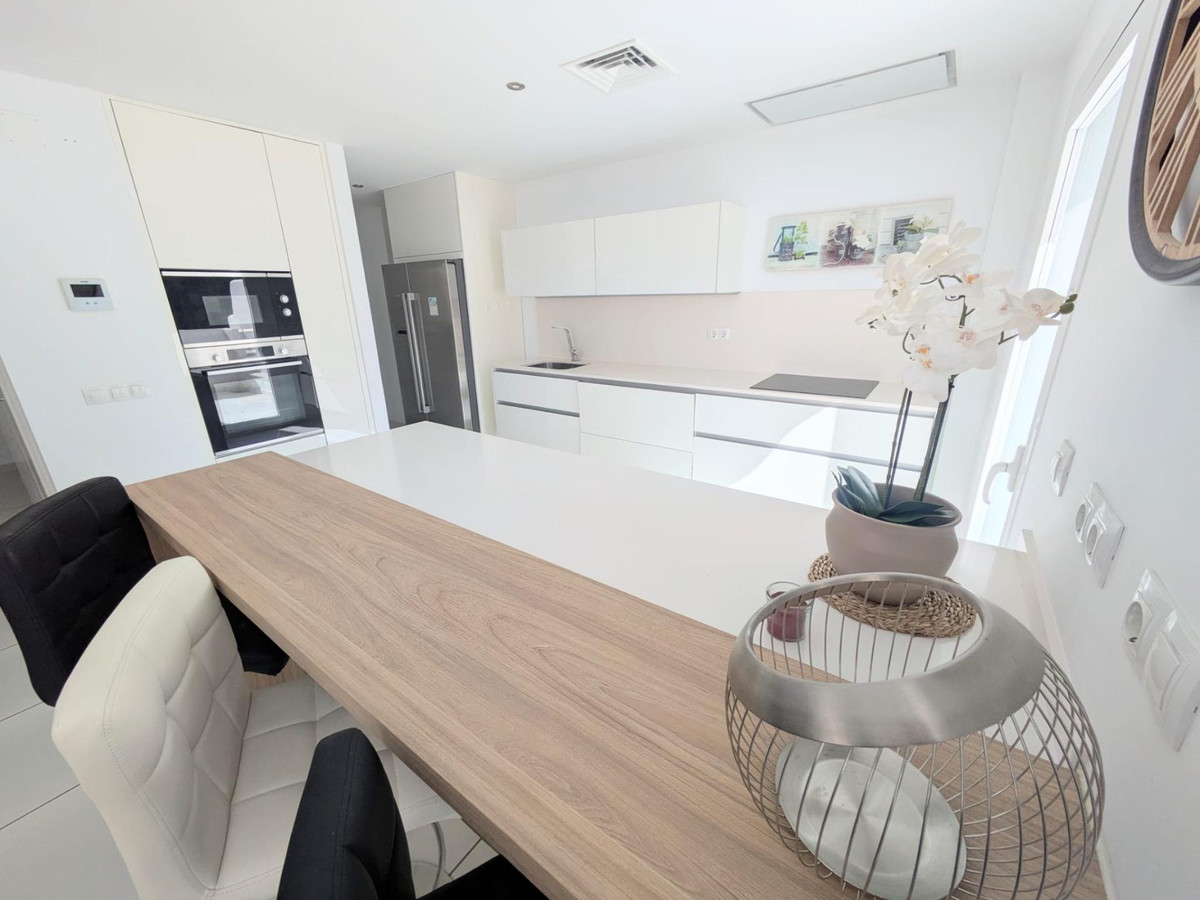 Se vende Villa - Chalet de 4 dormitorios en Costa Del Sol, Málaga, España