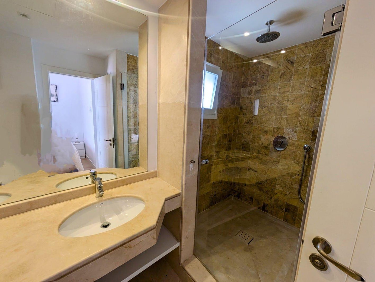 Se vende Villa - Chalet de 4 dormitorios en Costa Del Sol, Málaga, España