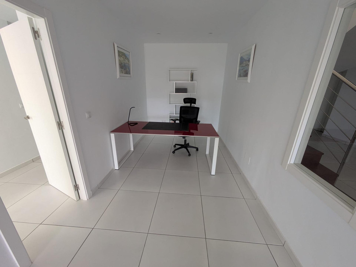 Se vende Villa - Chalet de 4 dormitorios en Costa Del Sol, Málaga, España