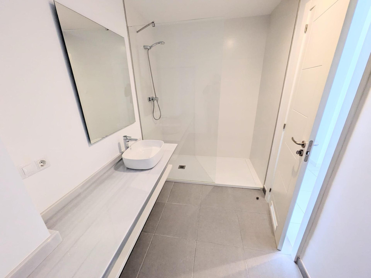 Se vende Villa - Chalet de 4 dormitorios en Costa Del Sol, Málaga, España