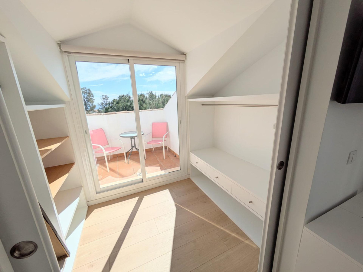 Se vende Villa - Chalet de 4 dormitorios en Costa Del Sol, Málaga, España