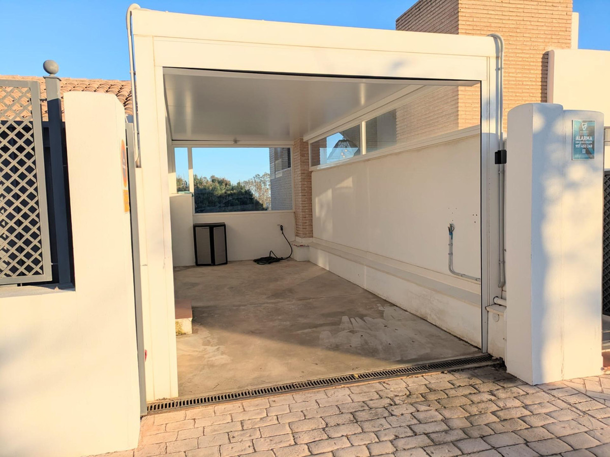 Se vende Villa - Chalet de 4 dormitorios en Costa Del Sol, Málaga, España
