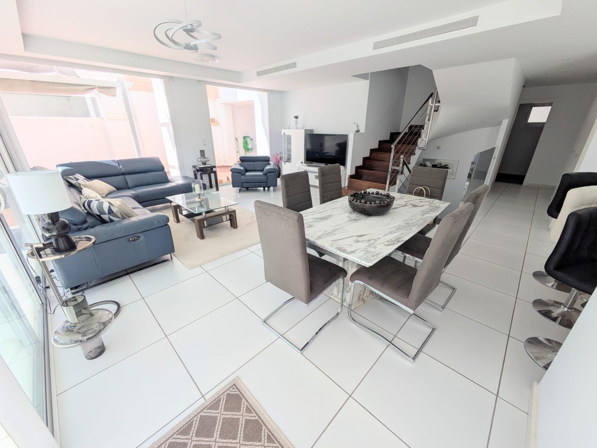 Se vende Villa - Chalet de 4 dormitorios en Costa Del Sol, Málaga, España