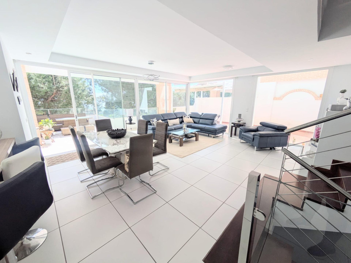Se vende Villa - Chalet de 4 dormitorios en Costa Del Sol, Málaga, España