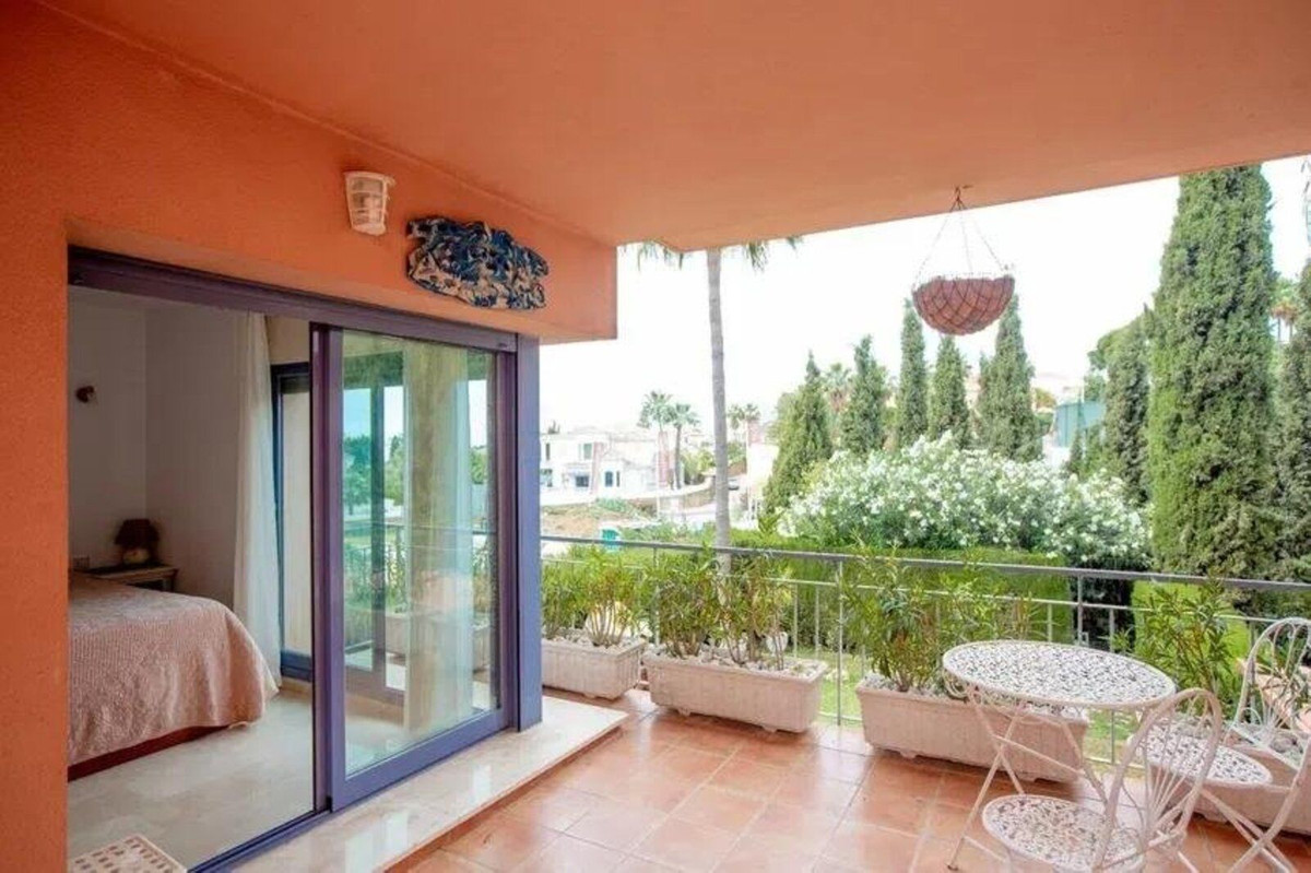 5 Bed Townhouse for sale in Nueva Andalucía Costa Del Sol, Málaga, Spain