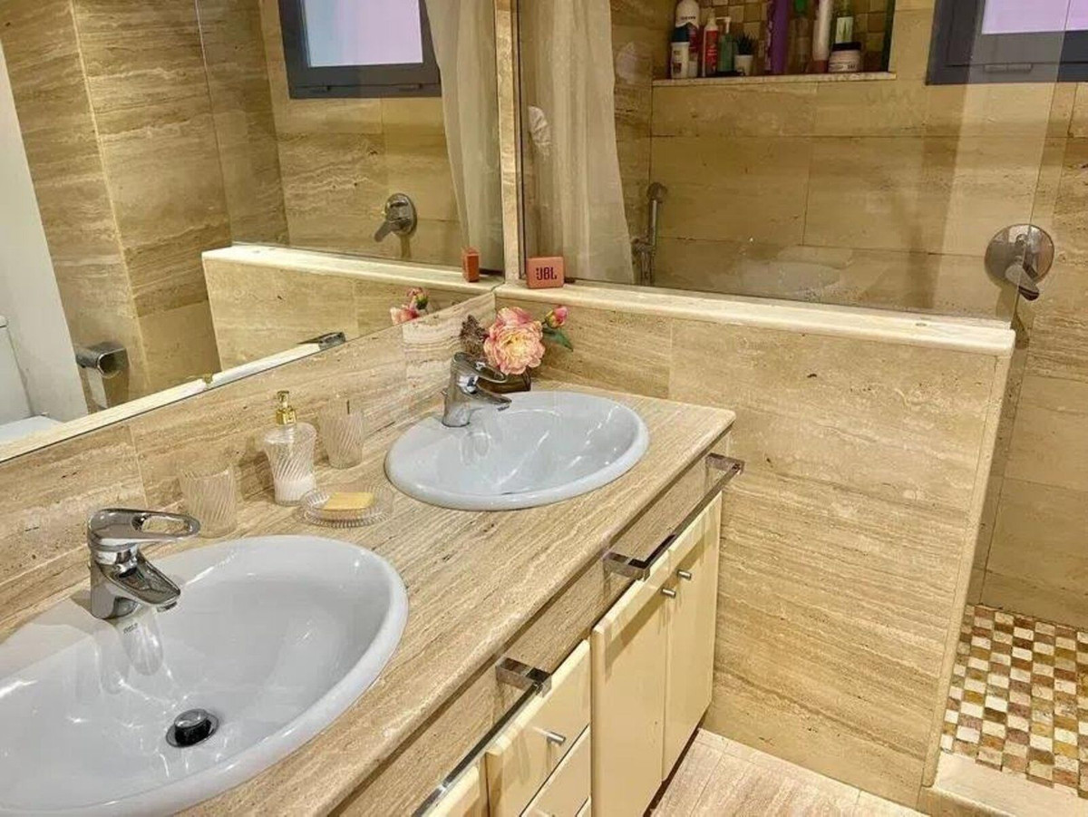 5 Bed Townhouse for sale in Nueva Andalucía Costa Del Sol, Málaga, Spain