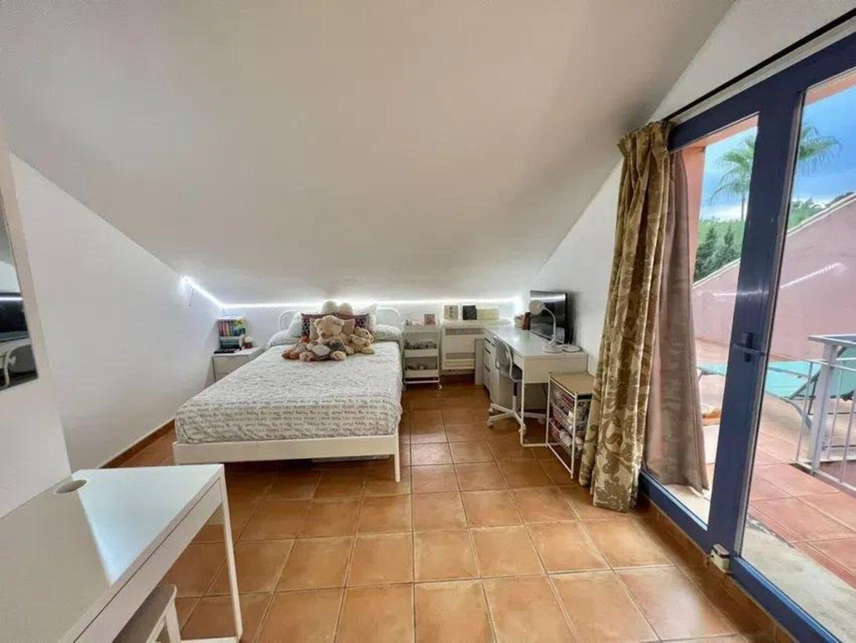 5 Bed Townhouse for sale in Nueva Andalucía Costa Del Sol, Málaga, Spain