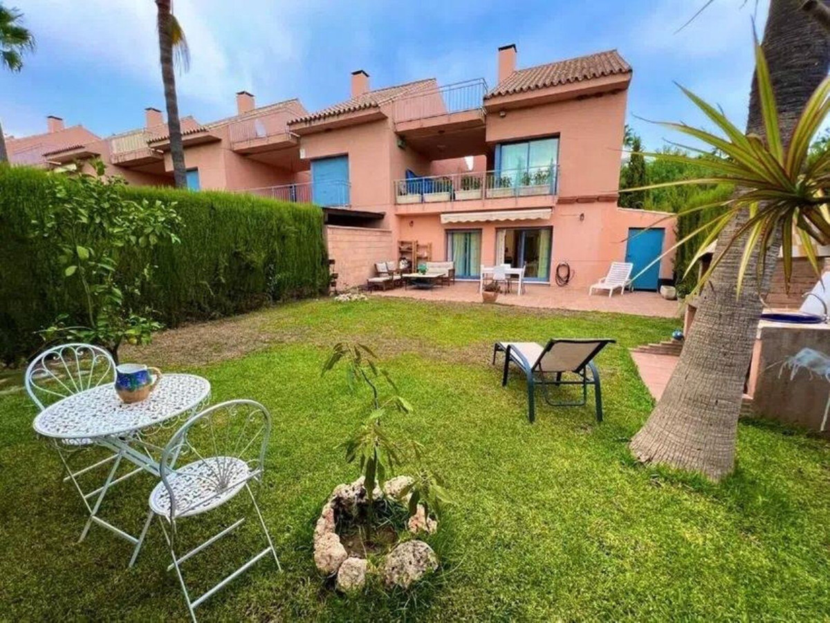 5 Bed Townhouse for sale in Nueva Andalucía Costa Del Sol, Málaga, Spain