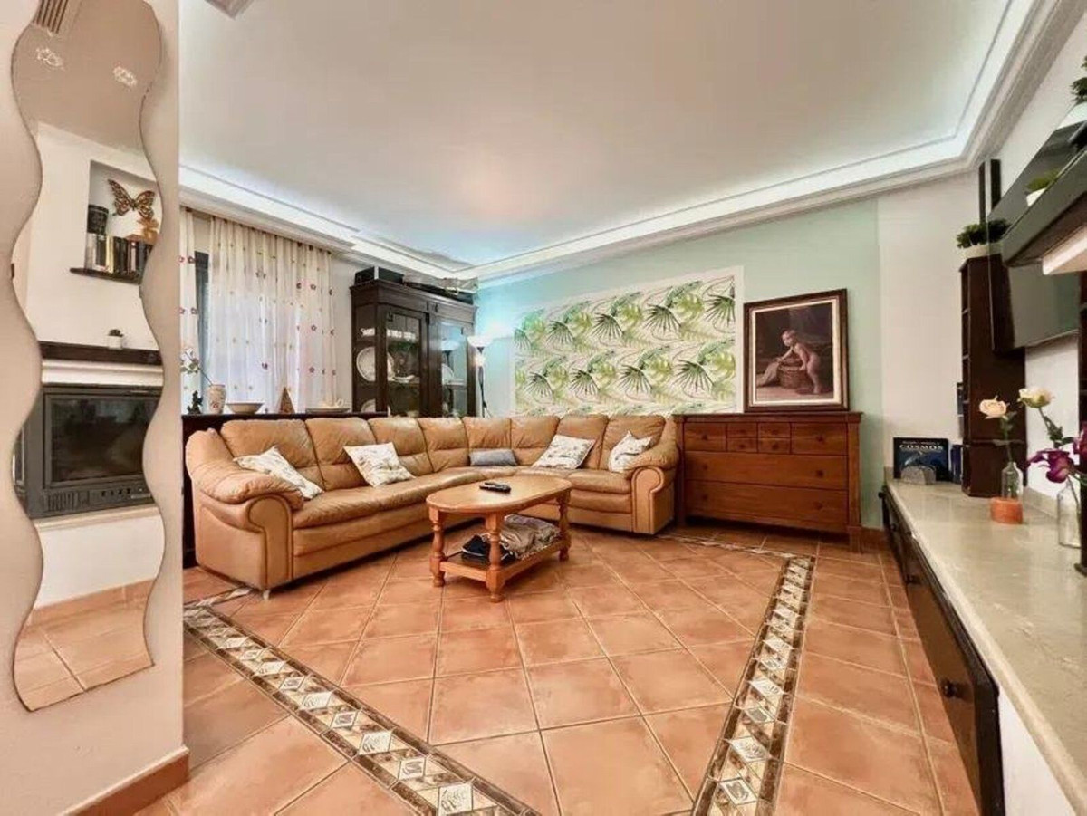 5 Bed Townhouse for sale in Nueva Andalucía Costa Del Sol, Málaga, Spain