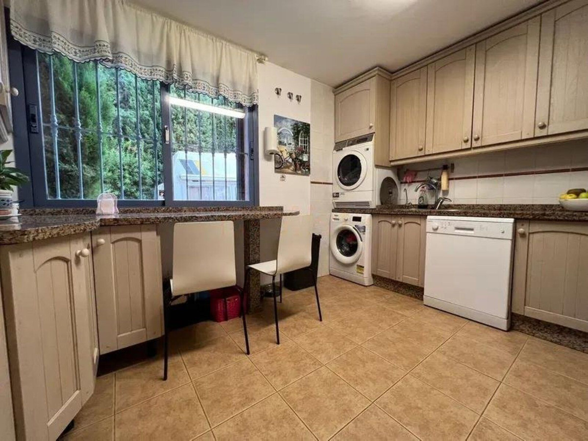 5 Bed Townhouse for sale in Nueva Andalucía Costa Del Sol, Málaga, Spain