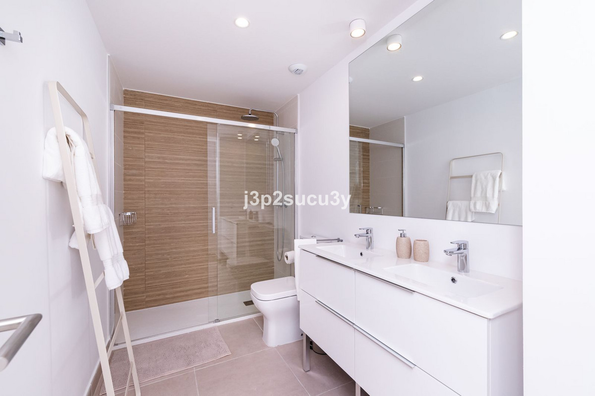 Se vende Apartamento Planta Media de 2 dormitorios en Costa Del Sol, Málaga, España
