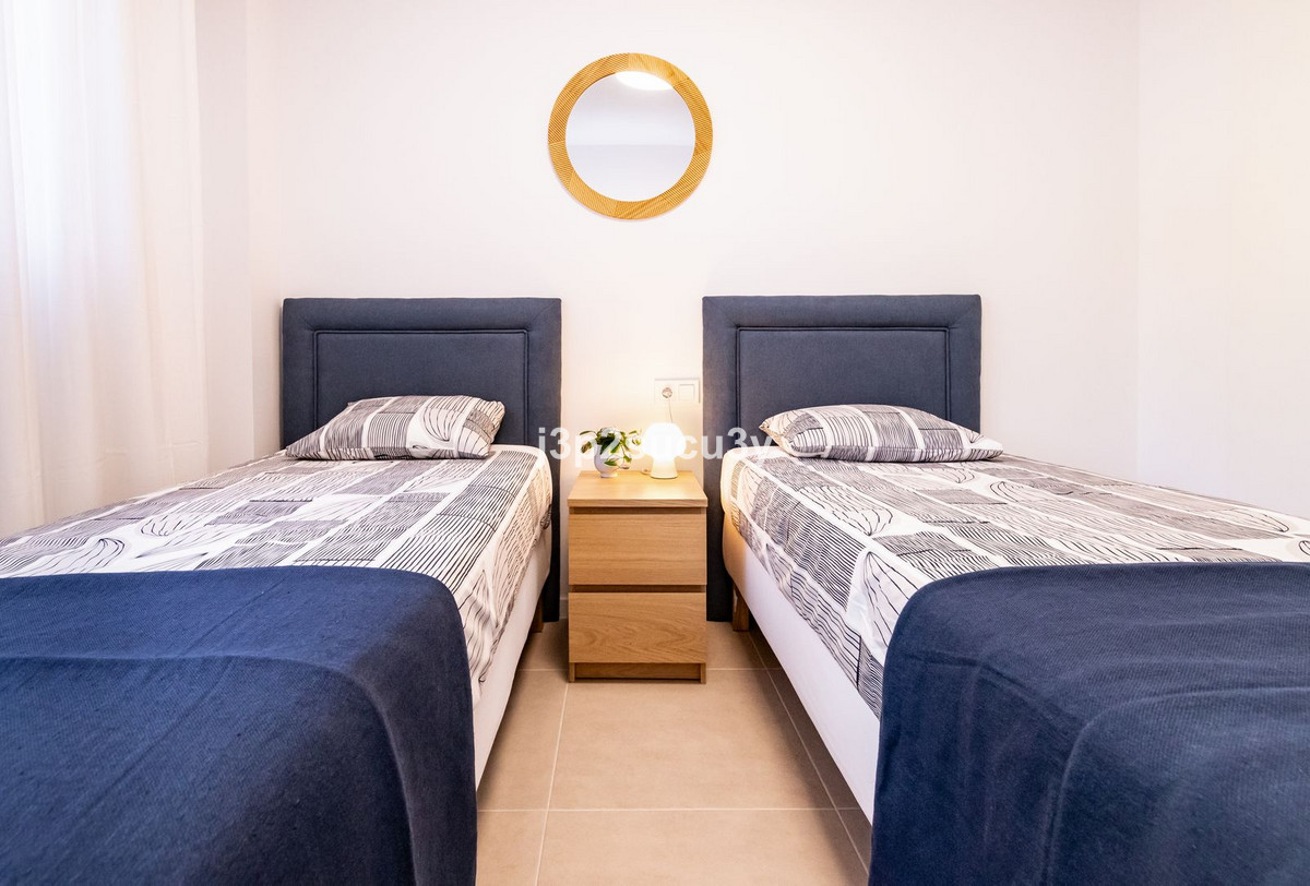 Se vende Apartamento Planta Media de 2 dormitorios en Costa Del Sol, Málaga, España