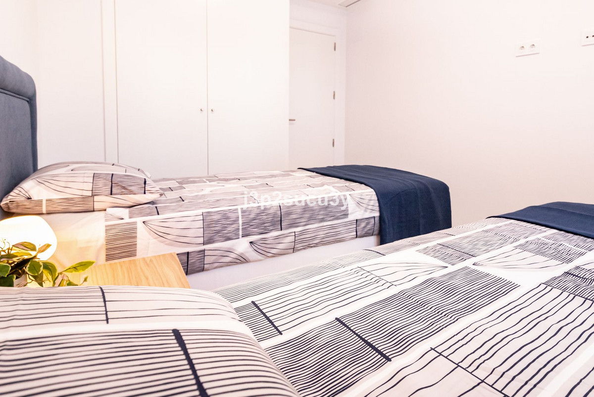 Se vende Apartamento Planta Media de 2 dormitorios en Costa Del Sol, Málaga, España