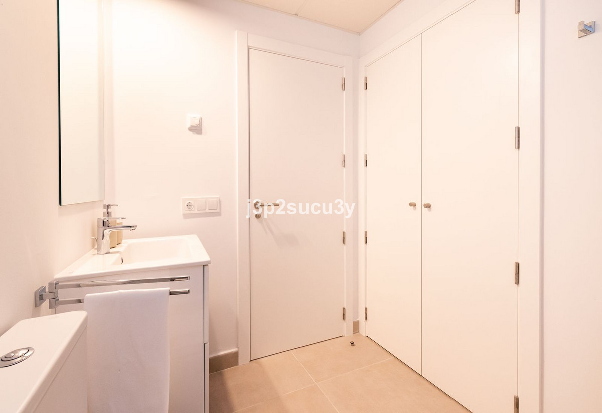 Se vende Apartamento Planta Media de 2 dormitorios en Costa Del Sol, Málaga, España